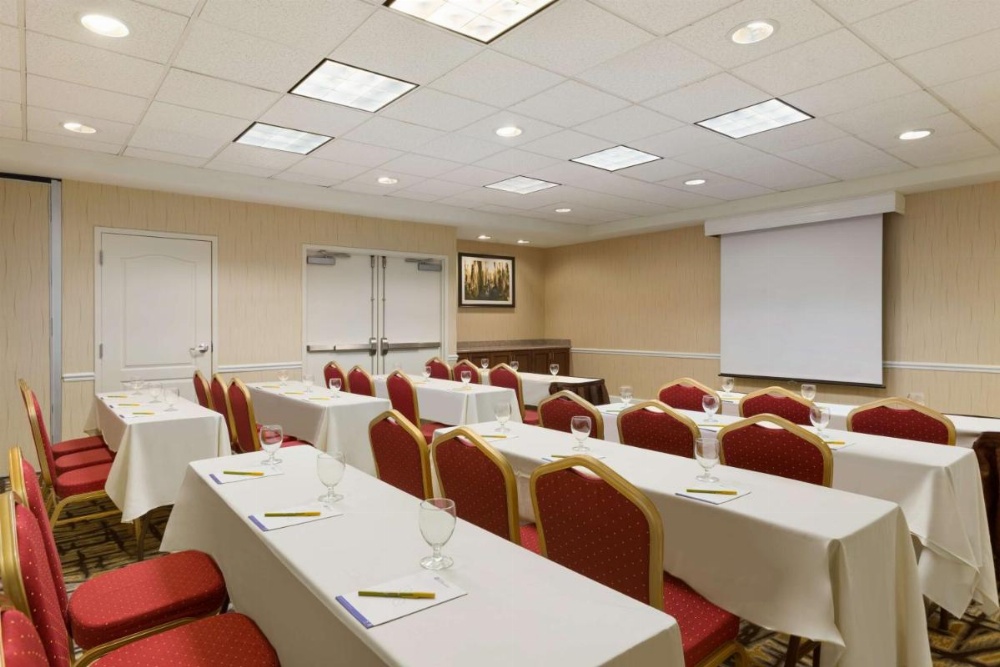 Hilton Garden Inn Shelton Image 6